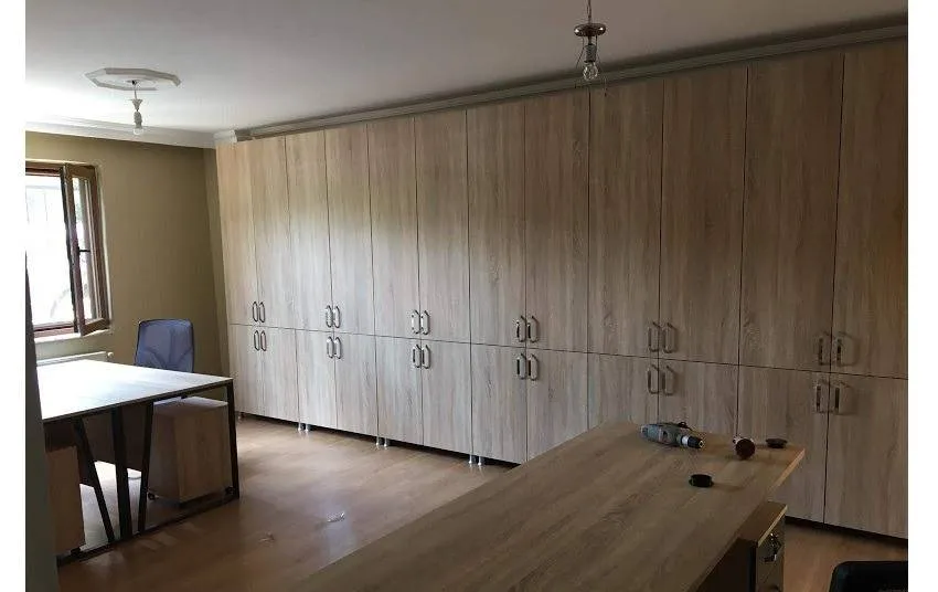 Duvardan duvara dosya dolabı